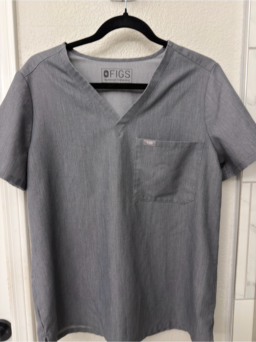 FIGS Women’s V-Neck Scrub Top in Gray